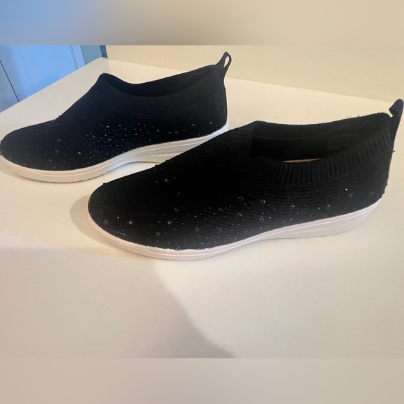 JEAN ARDOR WOMEN’S LIGHTWEIGHT, BREATHABLE BLACK SIZE 7 SLIP-ON WALKING SHOES - Picture 3 of 9